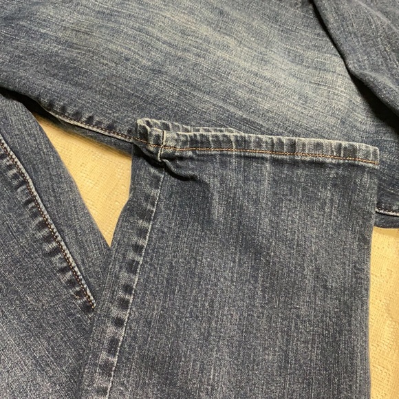 Classic Blue Denim Jeans — Ready for Everyday Style - Picture 5 of 9